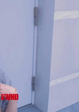 Outdoor Blowjob on School Rooftop: Fluffy Teasing for 30,000 Yen